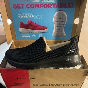 Skechers Performance Go Walk Joy Sensational Day for Women, Size 7.5 - Black